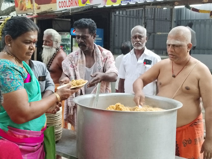 Tiruvannamalai Pournami Girivalam Annadanam